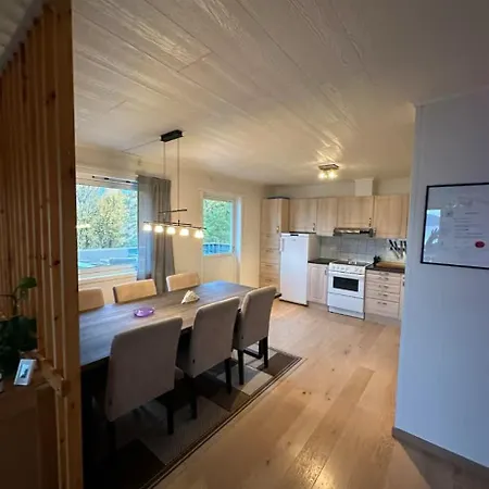 بيت للعطل Sjarmerende Hus Ved Havet ترومسو